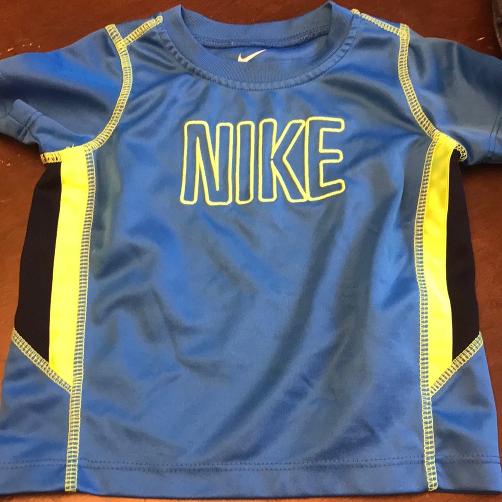 NWOT NIKE BRAND SHIRT